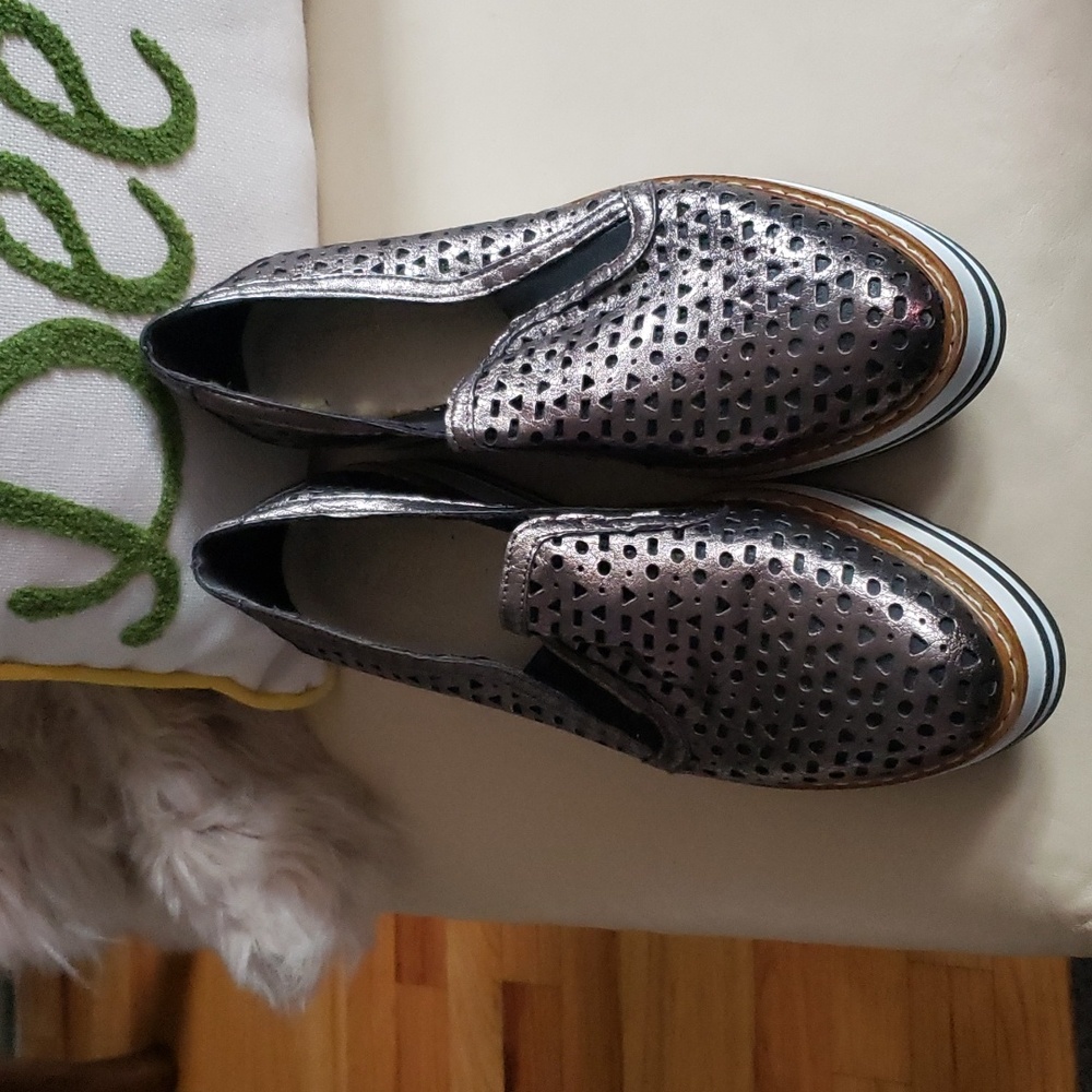 Summit White Mountain loafers 8.5 metallic gray shoe 8.5M